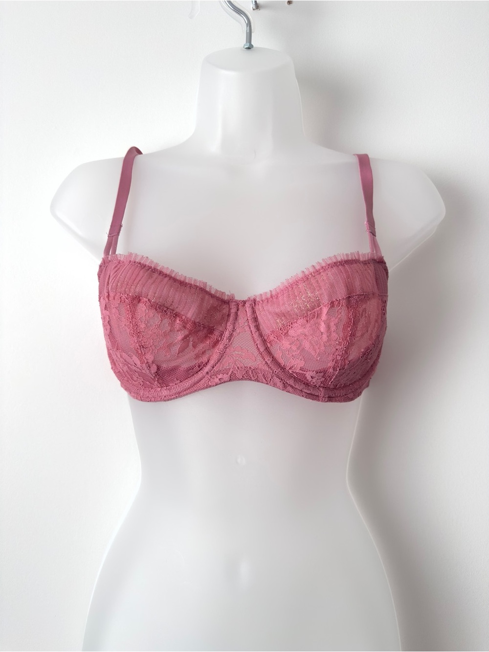 victoria secret pink lace bra